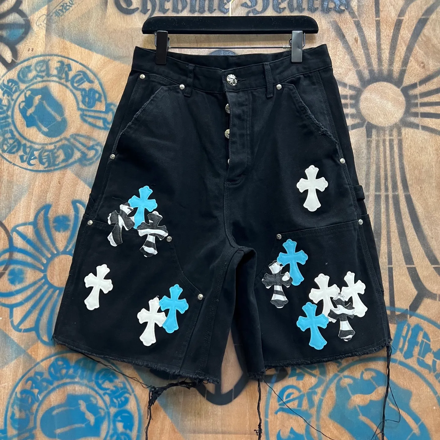 P520 chrome hearts limited series new city limited jeans Chrome Hearts city limited denim shorts vintage levis American made 501 505 517 base version remake Levis American made 501 base version imported sheepskin 925 silver remake Customers provide waist and pants length or height and weight. The studio will select the most suitable base version for you to remake. There are many people doing remakes in the market. Don’t belittle or comment. The difference is visible to the naked eye. See and compare for yourself #CHROME HEARTS Unisex style